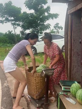 莱芜姐妹吃瓜事件,一场引发社会热议的网络风波