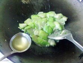 水瓜炒着吃怎么炒,水瓜炒制攻略，轻松学会炒出水瓜的鲜香口感