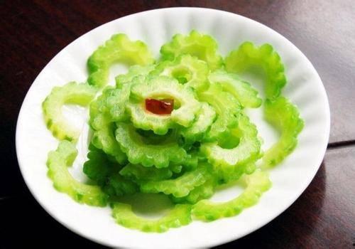 苦瓜一瓜两吃,养生美食新主张