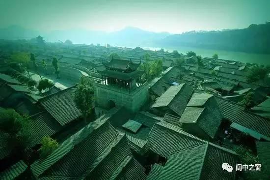 阆中古城吃瓜视频,一场别开生面的吃瓜盛宴