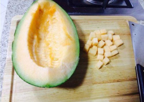 月子期吃哈密瓜,哈密瓜助力产后营养恢复