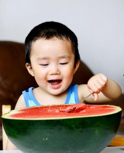 吃瓜群众宝宝拍照,记录生活点滴